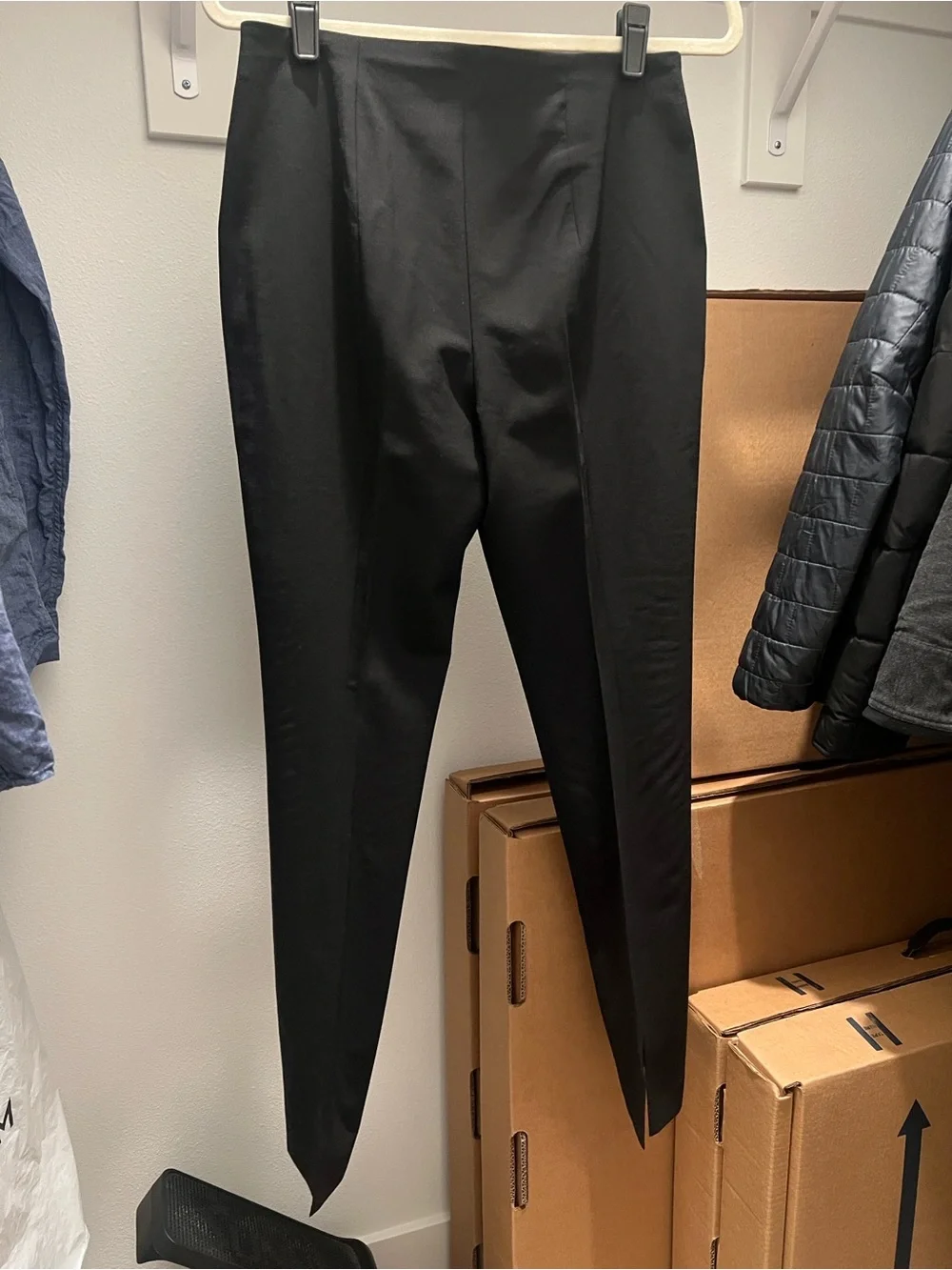 Theory Black Straight-Leg Women's Pants - Picture 3 of 4